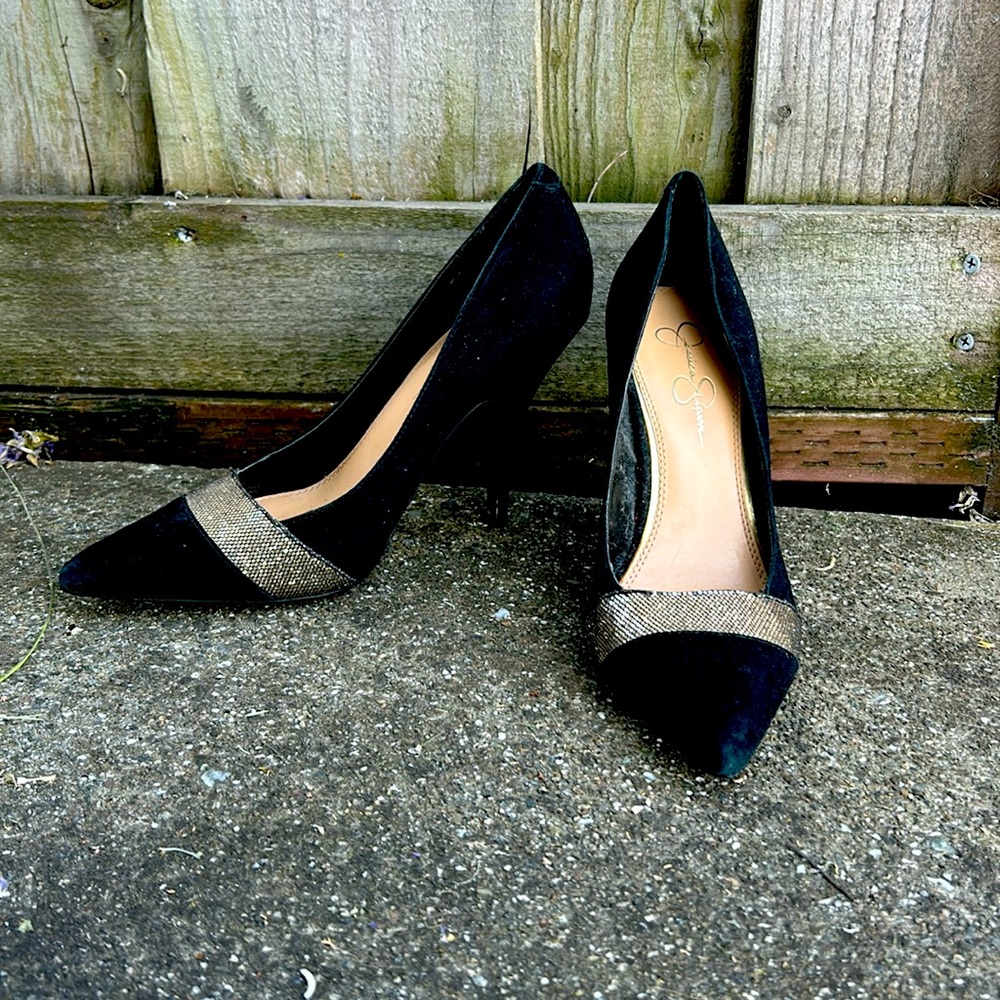 Black high heels with gold strip